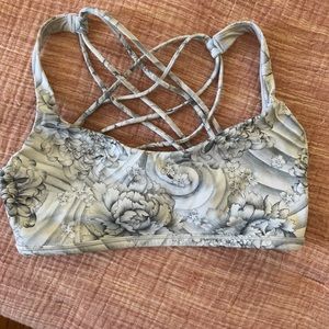 Lululemon Free to Be Bra